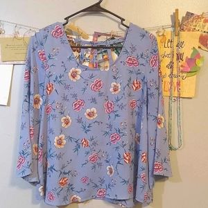 Pink Rose Women's Blouse. Light Blue w/floral sz M